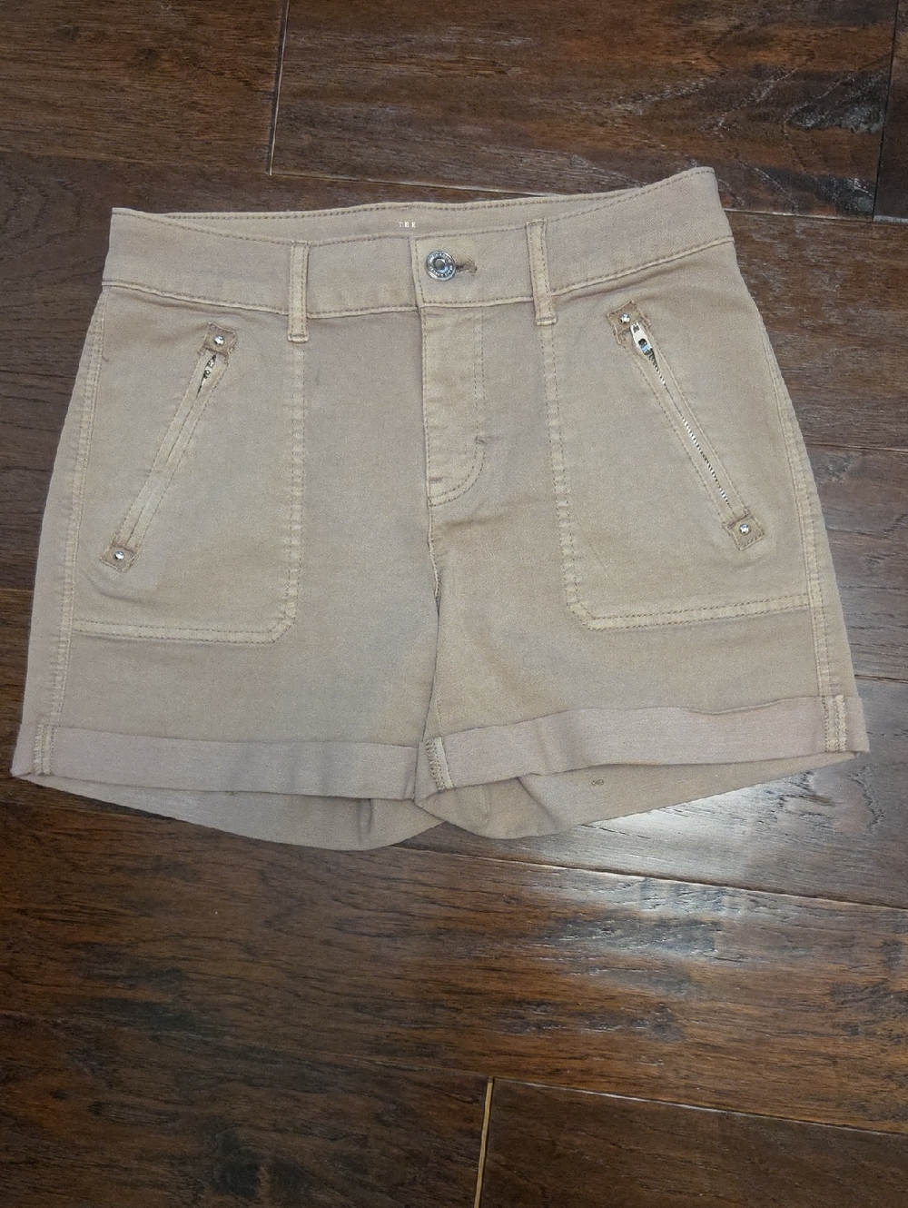 White House Black Market THE SHORT KHAKI TAN CUFFED CARGO STYLE SHORTS SIZE 0 - Picture 2 of 12
